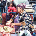 ウズベキスタン　サマルカンドの野外市場